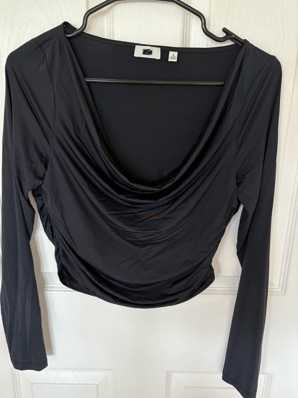 Aritzia black top; size medium;NWOT; please notice tag cut out